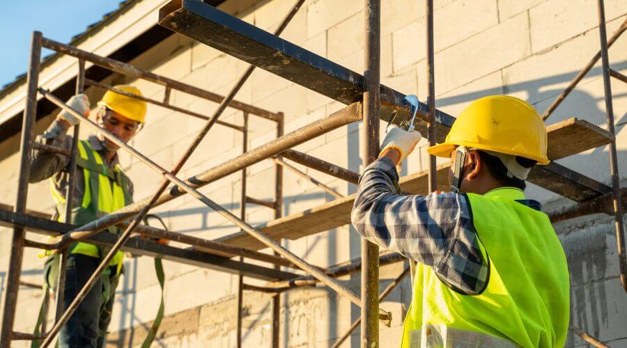 Professional fairlawn roofing services in Latham, IL